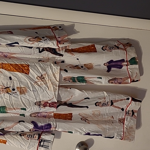 Taylor Swift SheShow Satin Pajama Set Wmn XL Lover Era White Colorful Sleepwear - Picture 9 of 14